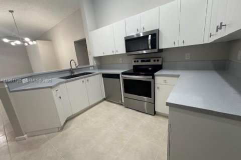 Снять в аренду виллу или дом в Уэстон, Флорида 3 спальни, 131.92м2, № 2021979 - фото 8