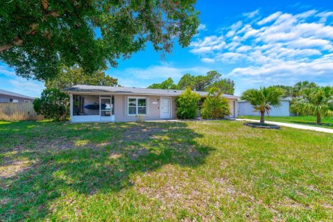 House in Sebastian, Florida 2 bedrooms, 91.51 sq.m. № 2190247