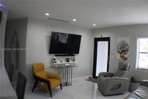 Купить виллу или дом в Хайалиа, Флорида 3 спальни, 124.77м2, № 1989758 - фото 3