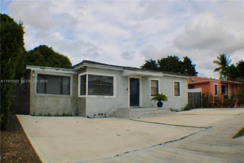 Купить виллу или дом в Хайалиа, Флорида 3 спальни, 124.77м2, № 1989758 - фото 2