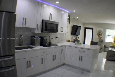 Купить виллу или дом в Хайалиа, Флорида 3 спальни, 124.77м2, № 1989758 - фото 5