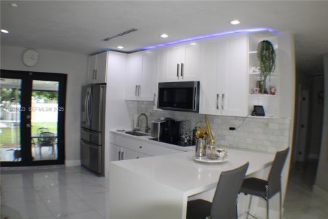 Купить виллу или дом в Хайалиа, Флорида 3 спальни, 124.77м2, № 1989758 - фото 4