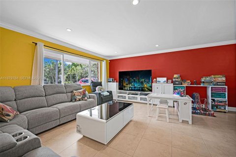 Casa en venta en Cutler Bay, Florida, 3 dormitorios, 120.77 m2 № 2043480 - foto 6