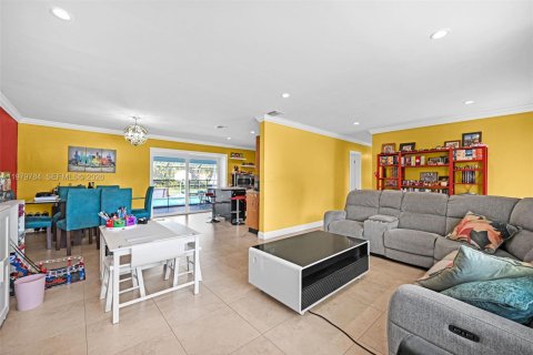 Casa en venta en Cutler Bay, Florida, 3 dormitorios, 120.77 m2 № 2043480 - foto 8