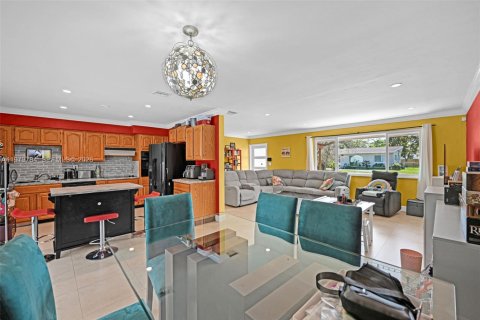 Casa en venta en Cutler Bay, Florida, 3 dormitorios, 120.77 m2 № 2043480 - foto 11