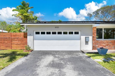 Casa en venta en Cutler Bay, Florida, 3 dormitorios, 120.77 m2 № 2043480 - foto 4