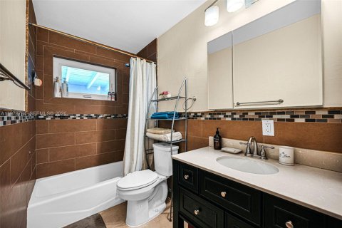 Casa en venta en Cutler Bay, Florida, 3 dormitorios, 120.77 m2 № 2043480 - foto 24