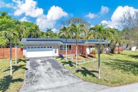 Casa en venta en Cutler Bay, Florida, 3 dormitorios, 120.77 m2 № 2043480 - foto 2