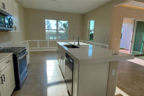 House in Westlake, Florida 4 bedrooms № 1891835 - photo 7