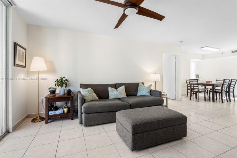 Condo in Aventura, Florida, 3 bedrooms № 1933588 - photo 18