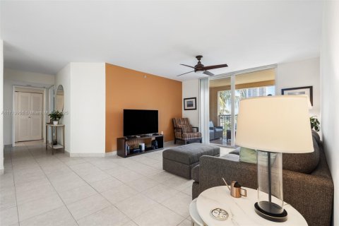 Condo in Aventura, Florida, 3 bedrooms № 1933588 - photo 17