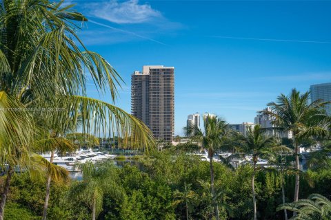 Condo in Aventura, Florida, 3 bedrooms № 1933588 - photo 4
