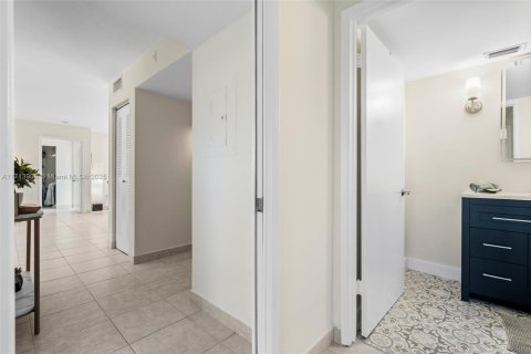 Condo in Aventura, Florida, 3 bedrooms № 1933588 - photo 12