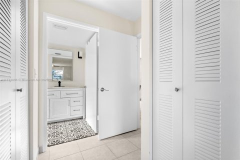Condo in Aventura, Florida, 3 bedrooms № 1933588 - photo 23