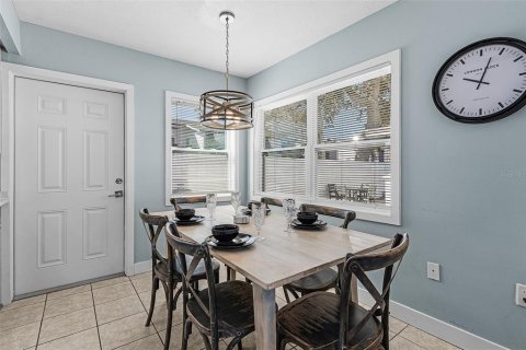 Condo in Sarasota, Florida, 2 bedrooms  № 2237131 - photo 9