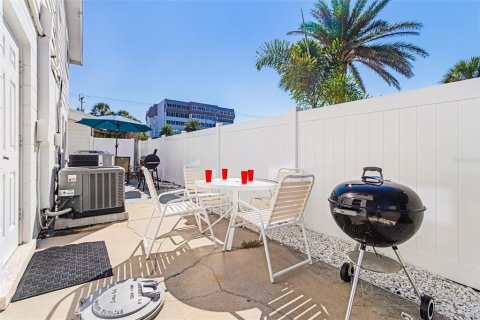 Condo in Sarasota, Florida, 2 bedrooms  № 2237131 - photo 11