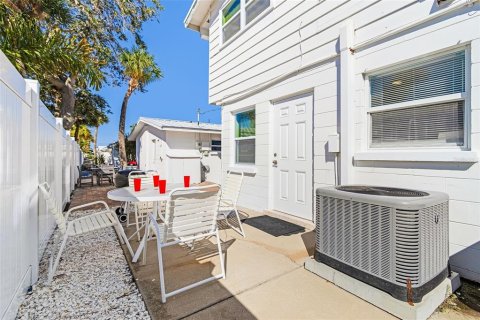Condo in Sarasota, Florida, 2 bedrooms  № 2237131 - photo 22