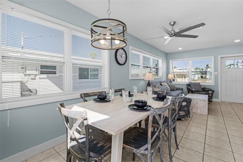 Condo in Sarasota, Florida, 2 bedrooms  № 2237131 - photo 10