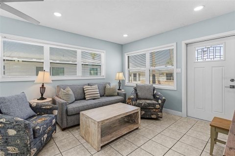 Condo in Sarasota, Florida, 2 bedrooms  № 2237131 - photo 7