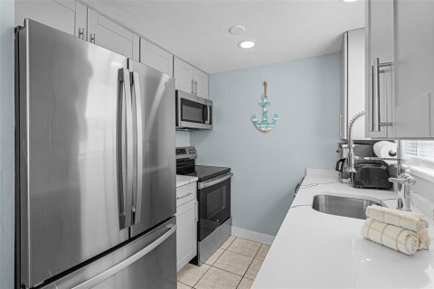 Condo in Sarasota, Florida, 2 bedrooms  № 2237131 - photo 13