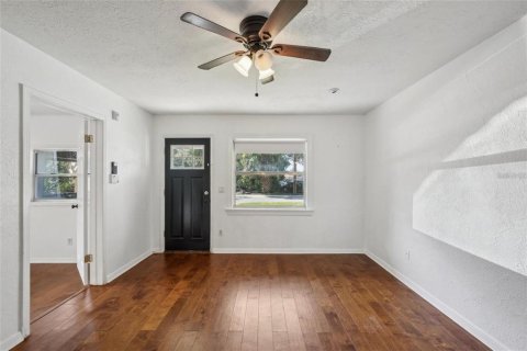 House in Tampa, Florida 3 bedrooms, 87.79 sq.m. № 1801704 - photo 4