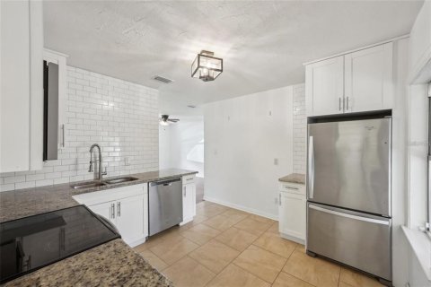 House in Tampa, Florida 3 bedrooms, 87.79 sq.m. № 1801704 - photo 9