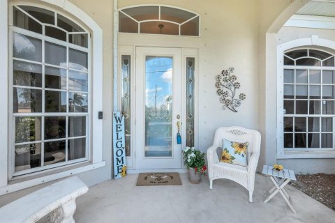 House in Cape Coral, Florida 4 bedrooms, 287.07 sq.m. № 1807404 - photo 2