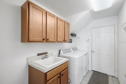 House in Cape Coral, Florida 4 bedrooms, 287.07 sq.m. № 1807404 - photo 29