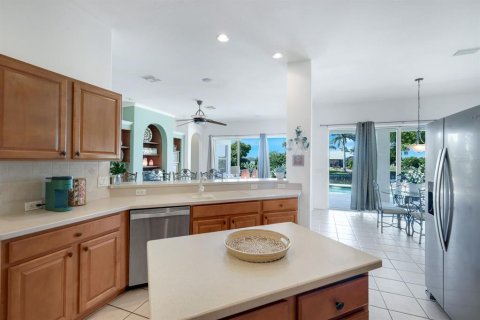 House in Cape Coral, Florida 4 bedrooms, 287.07 sq.m. № 1807404 - photo 10