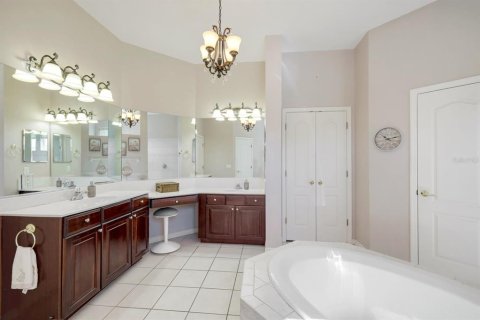 House in Cape Coral, Florida 4 bedrooms, 287.07 sq.m. № 1807404 - photo 18