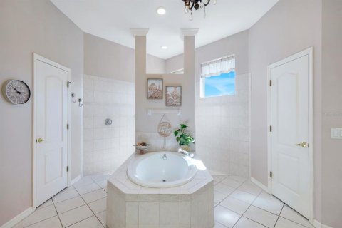 House in Cape Coral, Florida 4 bedrooms, 287.07 sq.m. № 1807404 - photo 20