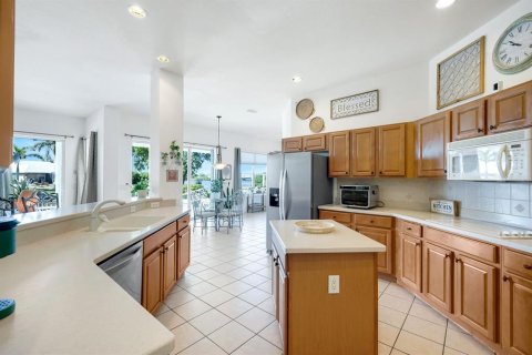 House in Cape Coral, Florida 4 bedrooms, 287.07 sq.m. № 1807404 - photo 9