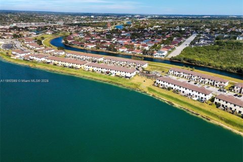 Townhouse in Miami, Florida 3 bedrooms, 147.44 sq.m. № 1972217 - photo 2