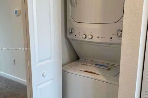 Townhouse in Miami, Florida 3 bedrooms, 147.44 sq.m. № 1972217 - photo 18