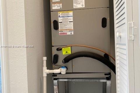 Townhouse in Miami, Florida 3 bedrooms, 147.44 sq.m. № 1972217 - photo 23