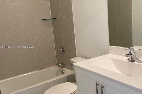 Townhouse in Miami, Florida 3 bedrooms, 147.44 sq.m. № 1972217 - photo 24