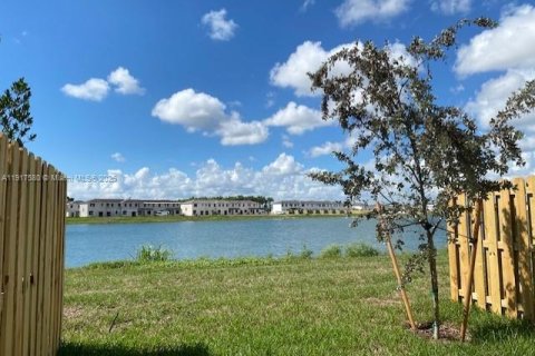 Townhouse in Miami, Florida 3 bedrooms, 147.44 sq.m. № 1972217 - photo 13