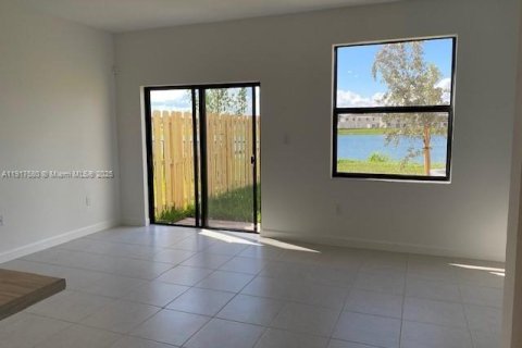 Townhouse in Miami, Florida 3 bedrooms, 147.44 sq.m. № 1972217 - photo 11