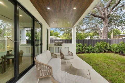 House in Miami, Florida 5 bedrooms № 1956180 - photo 6