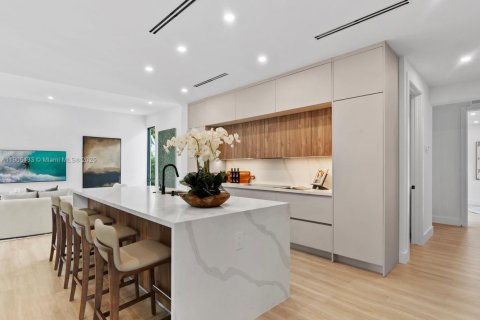 Casa en venta en Miami, Florida, 5 dormitorios № 1956180 - foto 25