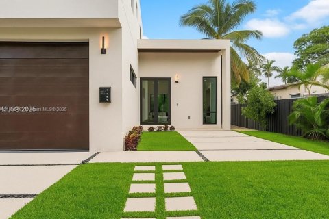 Купить виллу или дом в Майами, Флорида 5 спален, № 1956180 - фото 1