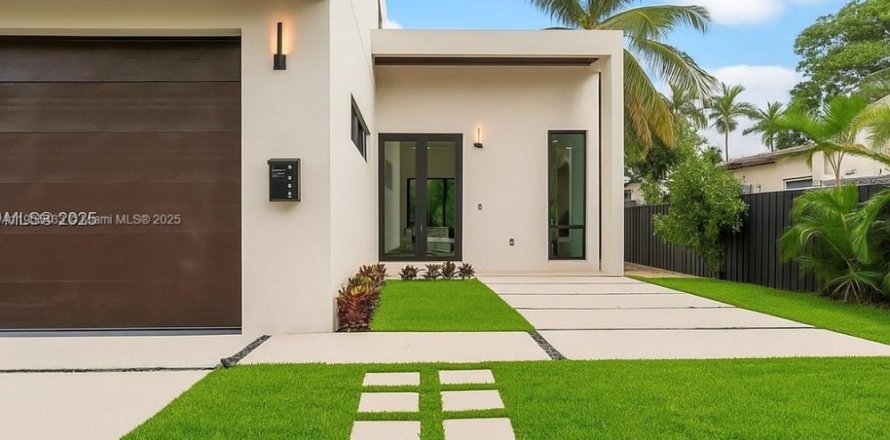 Дом в Майами, Флорида 5 спален № 1956180