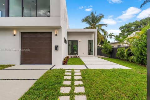 Купить виллу или дом в Майами, Флорида 5 спален, № 1956180 - фото 3