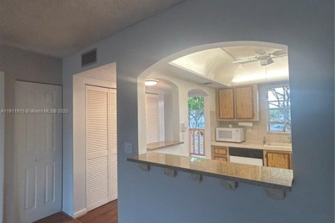 Condominio en alquiler en Margate, Florida, 1 dormitorio, 66.89 m2 № 2013430 - foto 9