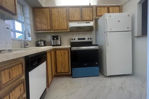 Condominio en alquiler en Margate, Florida, 1 dormitorio, 66.89 m2 № 2013430 - foto 7