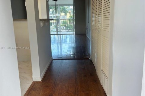 Condominio en alquiler en Margate, Florida, 1 dormitorio, 66.89 m2 № 2013430 - foto 2