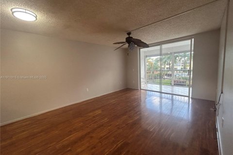 Condominio en alquiler en Margate, Florida, 1 dormitorio, 66.89 m2 № 2013430 - foto 10