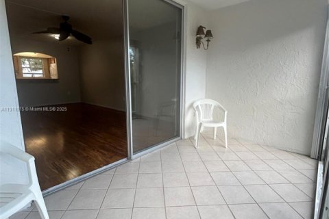 Condominio en alquiler en Margate, Florida, 1 dormitorio, 66.89 m2 № 2013430 - foto 21