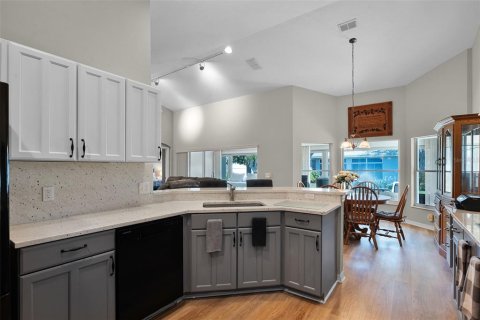 House in Leesburg, Florida 2 bedrooms, 137.96 sq.m. № 1751254 - photo 13