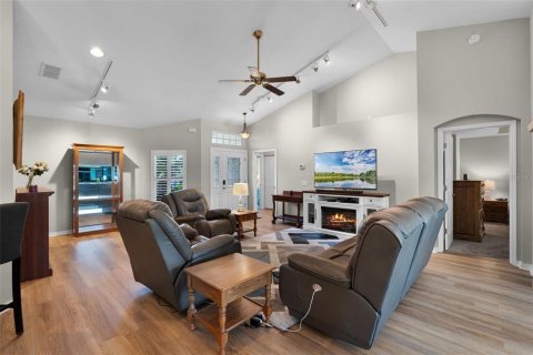 House in Leesburg, Florida 2 bedrooms, 137.96 sq.m. № 1751254 - photo 9